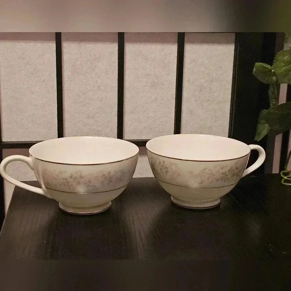 Camelot Carrousel China‎ 1315 Tea Cups